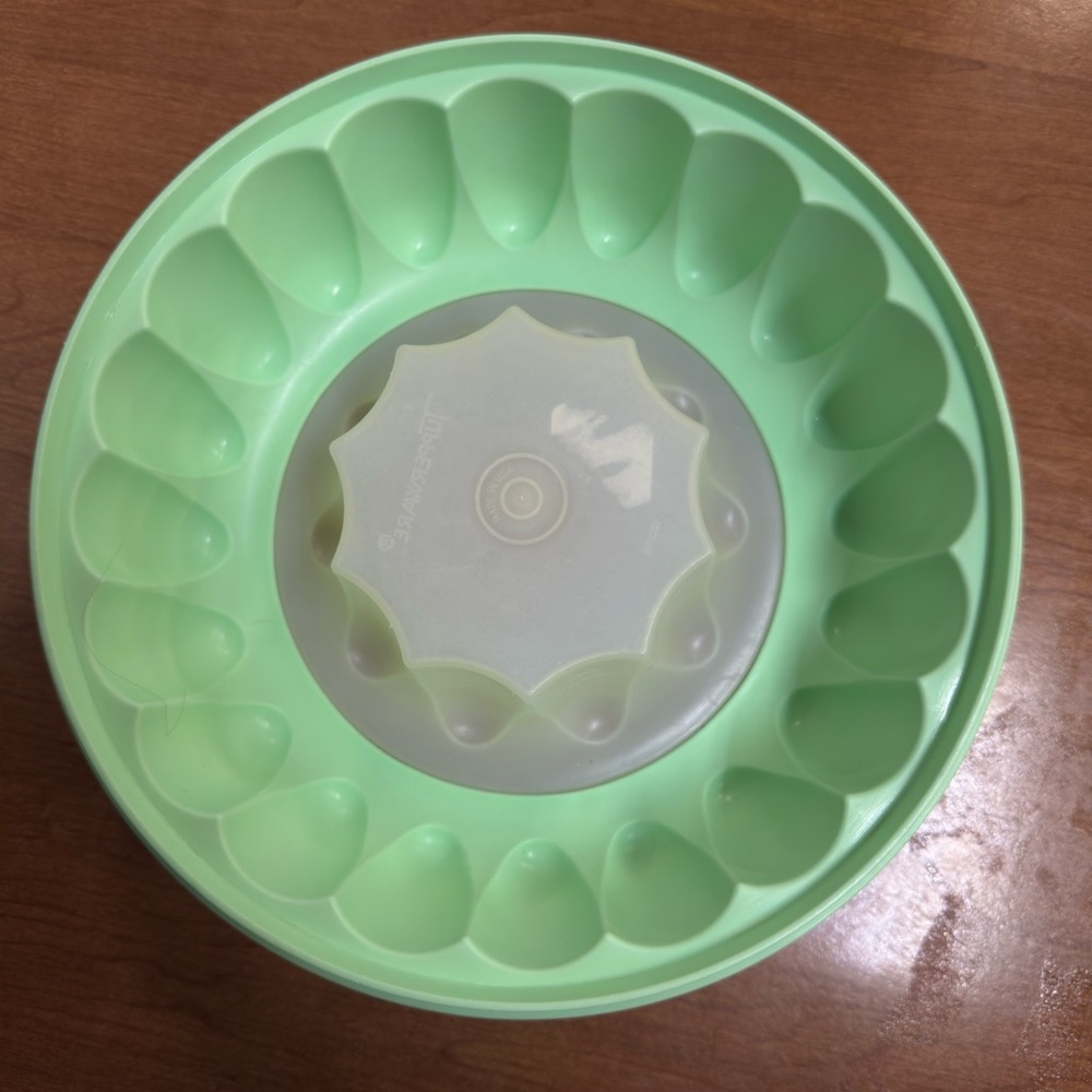 Vintage Tupperware Jel-Ring Mold Mint Green 9” Jello Dessert‎ Mold w/ Seal